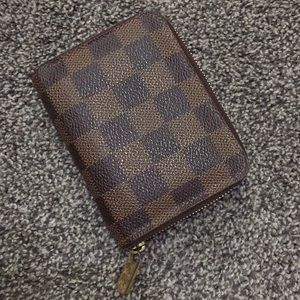 Louis Vuitton zippy coin purse SOLD